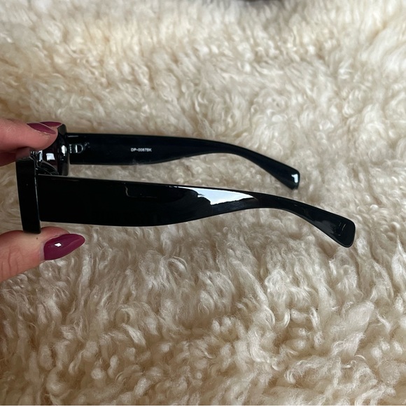 Chic Black Rectangular Sunglasses - Picture 4 of 5